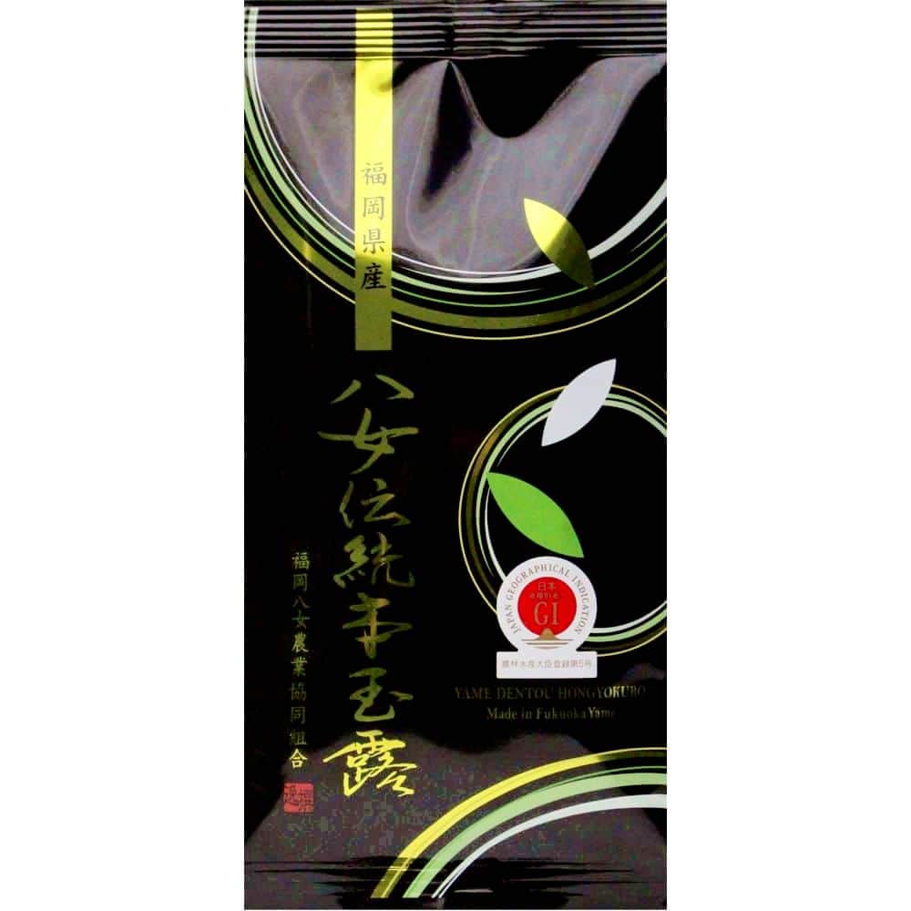 日本茶の最高峰 福岡の「伝統本玉露」 霧深い山間地域で一年に一度だけ生産される玉露は、 日本茶の最高峰です。 福岡県の「伝統本玉露」は全国茶品評会で農林水産大 臣賞を11年連続で受賞するなどトップレベルの品質を 誇っています。 玉露は、4~5月の一番茶の時期に20日程度、茶園に設 置している棚に稲わらで覆いをかけ、日光を遮って栽培されます。こうして大切に育てられた茶葉は鮮やかな緑色となり、旨み成分であるアミノ酸が増え特有の味や香りをかもし出します。